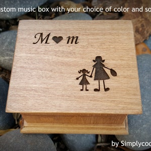 Mom music box - Gift for Mom - Custom music box with a mother and daughter holding hands image engraved, music box by Simplycoolgifts