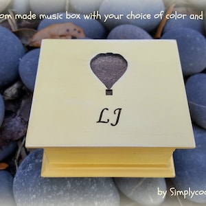 Hot air balloon gift -  Personalized music box - Hot air balloon box with name engraved, choose color and song