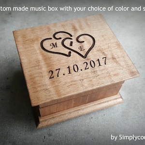 Anniversary gift - Custom Music Box - Engraved music box with intertwined hearts, your initials and date, choose color and song, Valentine