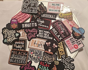 Lot d'écussons à messages aléatoires | Écussons brodés inspirants, originaux et amusants | Écussons à personnaliser pour vestes, chapeaux et sacs | 20, 30 ou 50