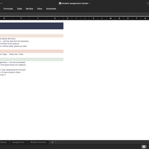 K&ouml;nnte beinhalten: Eine digitale Tabellenkalkulation zur Nachverfolgung von Studentenaufgaben mit einer dunklen Kopfzeile namens The Student Planner. Das Layout enth&auml;lt Abschnitte f&uuml;r Get Set Up, Color Guide und Good To Know mit Anweisungen zur Verwaltung von Stundenpl&auml;nen, Fristen und Noten.