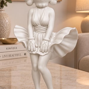 Pop Art Kvinnafigur | 3D-utskriven Modeskulptur (20 cm)
