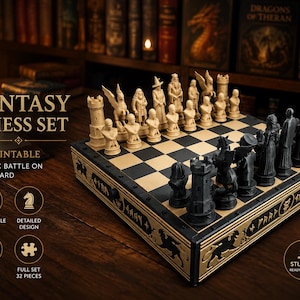 Op de afbeelding: Een fantasy schaakspel met 32 3D-printbare stukken in crème en zwart. Het bord heeft een goud en zwart dambordoppervlak met decoratieve zijpanelen. De tekst op de afbeelding luidt: FANTASY CHESS SET, 3D PRINTABLE, AN EPIC BATTLE ON THE BOARD.