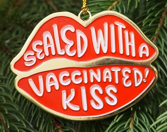 Vaccinated Kiss Pandemic 2020 Christmas Holiday Tree Ornament