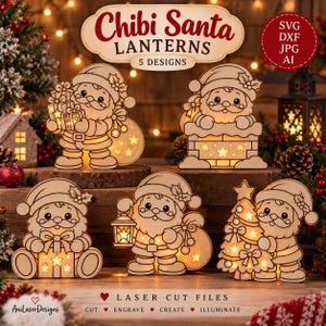 Puede incluir: Cinco diseños de linternas de madera Chibi Santa cortadas con láser con recortes de estrellas iluminados. El conjunto incluye a Santa con regalos, en una chimenea, con un presente, sosteniendo una linterna y con un árbol. Texto Chibi Santa LANTERNS.