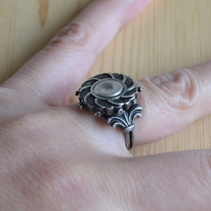 Nice antique victorian 19th c aesthetic movement sterling silver flower ring / antique victorian gothic silver ring / OCNMAL