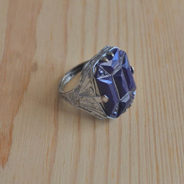 Beautiful antique art deco silver tone cocktail ring with sapphire blue paste gem / antique silver faux sapphire flapper ring / MWMMMD