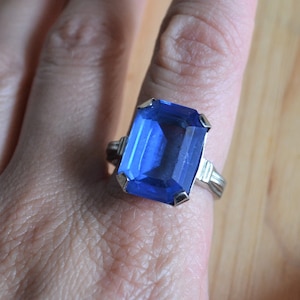 Gorgeous antique art deco sterling silver solitaire cocktail ring with sapphire blue paste gem / art deco silver statement ring / FNNNSP