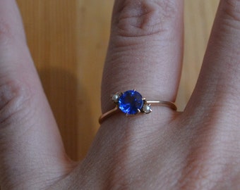 Beautiful antique victorian 14k gold ring with sapphire blue stone and seed pearls / blue sapphire victorian pearl ring / PMNNSD