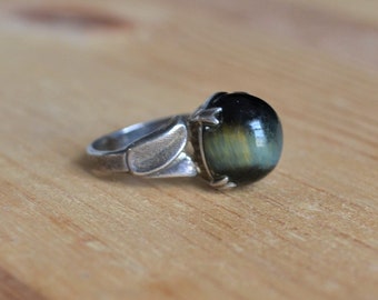 Beautiful antique art deco style sterling silver leaf ring with black dyed tiger&#39;s eye stone / MVBPPP