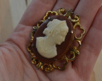 Pretty antique victorian revival gold gilt cameo pendant brooch with red and white celluloid cameo / antique victorian cameo brooch / NJUUCV