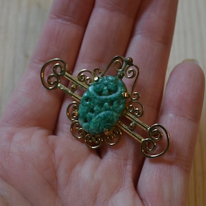 Pretty antique art deco gold filled filigree brooch with faux jade / antique art deco peking glass brooch / SOOAMX