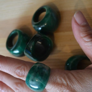 Your choice vintage hong kong lucite marbled green mod ring / vintage green retro mod ring BFCKSO