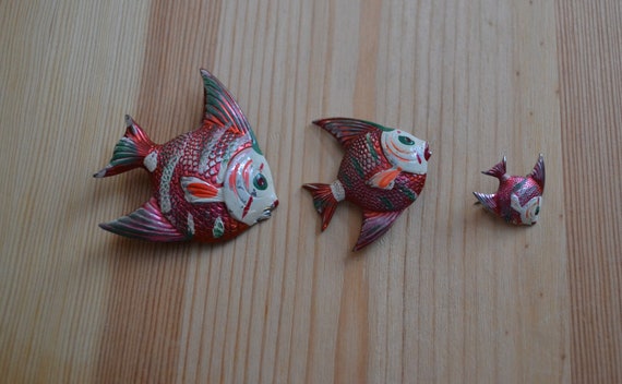 Beautiful antique retro painted metal fish brooch… - image 1