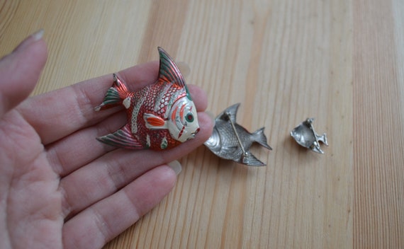 Beautiful antique retro painted metal fish brooch… - image 3