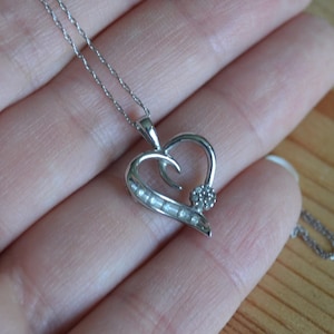 Lovely vintage minimalist 10k white gold diamond heart necklace / vintage 10k white gold diamond love heart / MMCNBV