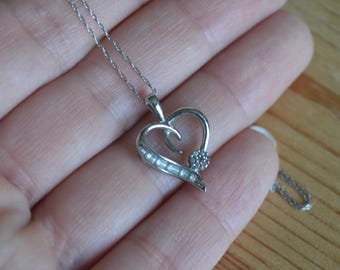 Lovely vintage minimalist 10k white gold diamond heart necklace / vintage 10k white gold diamond love heart / MMCNBV