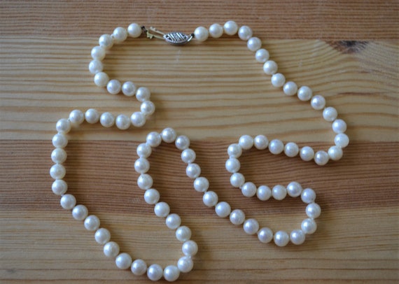 Beautiful vintage ~5-6mm saltwater pearl necklace… - image 1