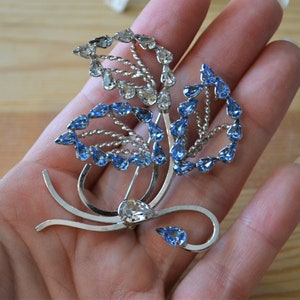 Beautiful antique art deco sterling silver floral leaf brooch with blue and white rhinestones / antique art deco rhinestone brooch / KFNFFP