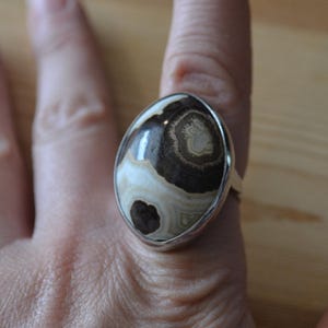 Beautiful vintage modernist style sterling silver handmade ring with brown and white agate / agate statement ring / PLNBTR