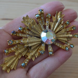Beautiful vintage midcentury designer BSK goldtone atomic age statement starburst brooch w/ aurora borealis rhinestones / FLCMSP