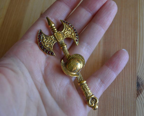 Beautiful antique renaissance revival midcentury gold tone red rhinestone battleaxe brooch signed Jeanne / vintage heraldic brooch / CSLLNN View 3
