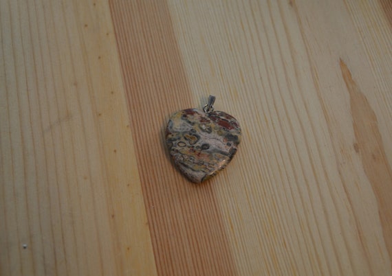 Pretty vintage leopard jasper heart pendant with … - image 3