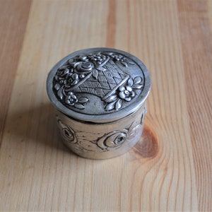 Beautiful antique victorian style coin silver floral trinket or ring box / victorian silver jewelry box gold gilt lining / ring box / UCNNZX