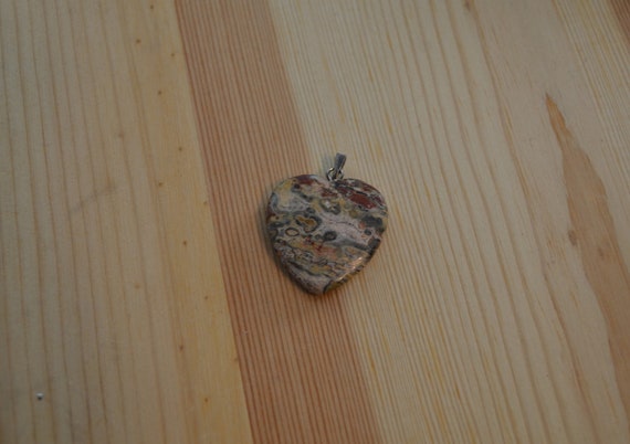 Pretty vintage leopard jasper heart pendant with … - image 1