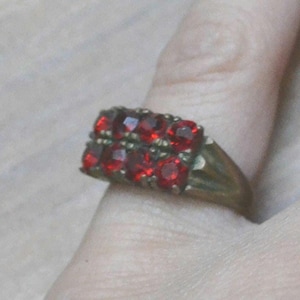 Spectacular antique art deco retro style brass cocktail ring with ruby red glass gems / gold brass ring / IUSBIC