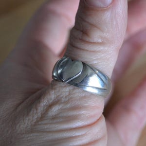 Beautiful antique trench art primitive coin silver coin heart ring / mens wedding band with heart / WW2 / mens ring / YRWQCV