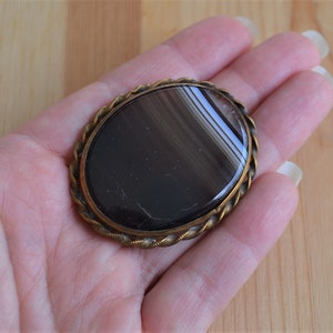 Beautiful antique victorian gold tone brown and white banded agate brooch / large antique victorian agate brooch / CMBJJB