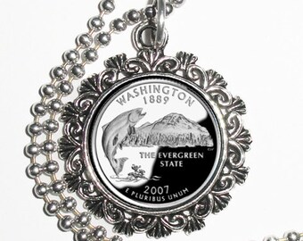 Washington Art Pendant, USA Quarter Dollar Image, Round Photo Silver and Resin Charm Necklace