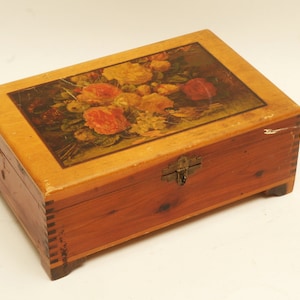 Dovetailed Roses Trinket Box Wood image 1