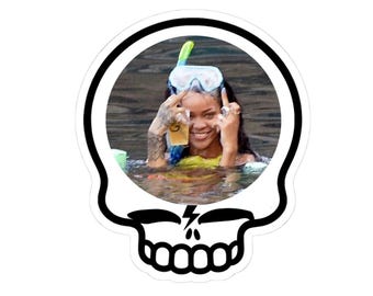 Skull Bolt Vinyl Sticker | @badgalriri Middelvinger Meme