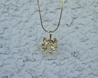 Horse Head in Horse Shoe  Equestrian Jewelry Pendant & 18" Chain Necklace 14K Gold Plated Great Detail