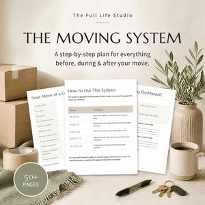 Könnte beinhalten: The Moving System ist ein gedruckter Leitfaden mit einem Schritt-für-Schritt-Plan für die Zeit vor, während und nach einem Umzug. Das Dokument enthält Abschnitte mit den Titeln How to Use This System, Your Move at a Glance und Moving Dashboard, insgesamt 50+ Seiten.