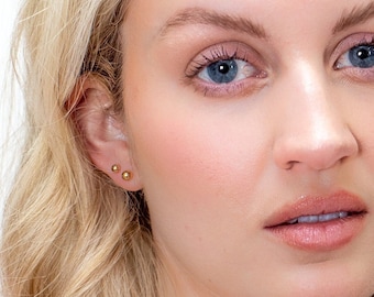 Aretes de bola rellenos de oro de 14 k: joyería minimalista de 5 mm