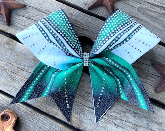 Strass juichstrik op glitter met luxe opgewaardeerde strassteentjes.