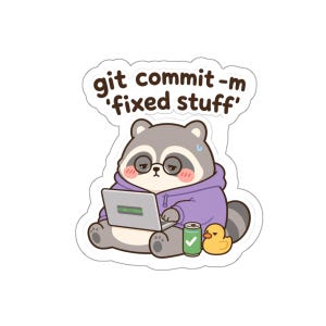 Op de afbeelding: Een gestanste sticker met een cartoon wasbeer in een paarse hoodie met een bril, die er moe uitziet terwijl hij een laptop gebruikt. De tekst erboven luidt 'git commit -m 'fixed stuff''. Een groen drankblikje en een kleine gele badeend staan ernaast.