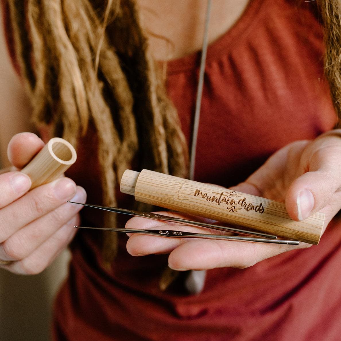 PPhtony Set Di 2 Uncinetti Per Dreadlocks 0,5 E 0,75 Mm – Manico In Bambù - 3