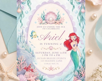 Puede incluir: Una tarjeta de invitación de cumpleaños rectangular con una sirena de pelo rojo y cola verde, un pez amarillo y un cangrejo. El texto dice: JOIN US UNDER THE SEA TO CELEBRATE Ariel IS TURNING 4! SATURDAY, JUNE 14TH 3 PM TO 6 PM OCEAN BREEZE EVENTS 123 SEASIDE LANE CORAL BAY, FL.
