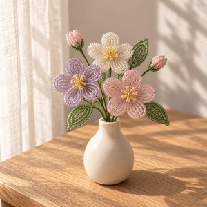 Patroon voor een boeketje bloemen van pastelkleurige kraaltjes, zelfgemaakt mini-bloemenarrangement (PDF)