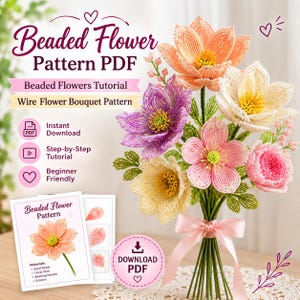 Puede incluir: Un patrón PDF digital para crear flores de cuentas, con un ramo de flores hechas a mano en color melocotón, morado, crema y rosa. La imagen incluye el texto: Beaded Flower Pattern PDF, Beaded Flowers Tutorial, Wire Flower Bouquet Pattern, Instant Download, Step-by-Step Tutorial, Beginner Friendly y Download PDF.