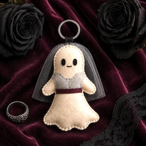 Felt Ghost Bride Keychain Pattern, Halloween Ghost Bag Charm PDF, Spooky Plush Sewing Pattern, Goth Wedding Gift, Instant Download
