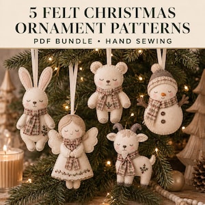 Könnte beinhalten: Fünf Filz-Weihnachtsschmuck-Muster in einem PDF-Paket zum Handnähen. Die Ornamente umfassen einen Hasen, einen Engel, einen Bären, einen Schneemann und eine Ziege, alle aus cremefarbenem Filz mit gemusterten Stoffschals und Stickereien gefertigt.