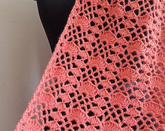 Easy lace crochet shawl - Honeysuckle crochet shawl