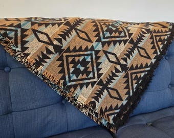Brązowo-niebieski koc wełniany inspirowany stylem południowo-zachodnim