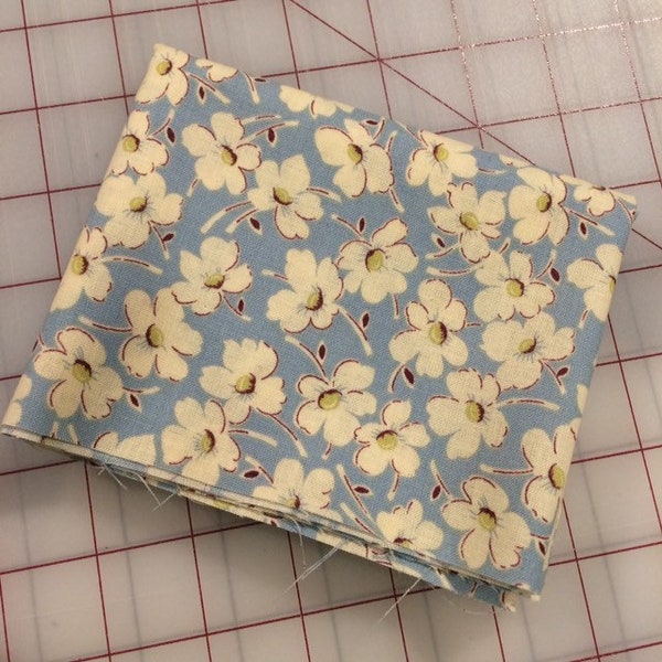 FAT QUARTER cut of  Wind Flowers - Stainless **FQ cuts only**