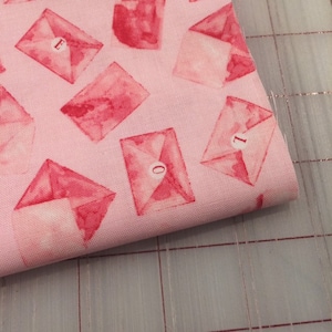 Recorte FAT QUARTER de Cartas de amor - Letras en rosa